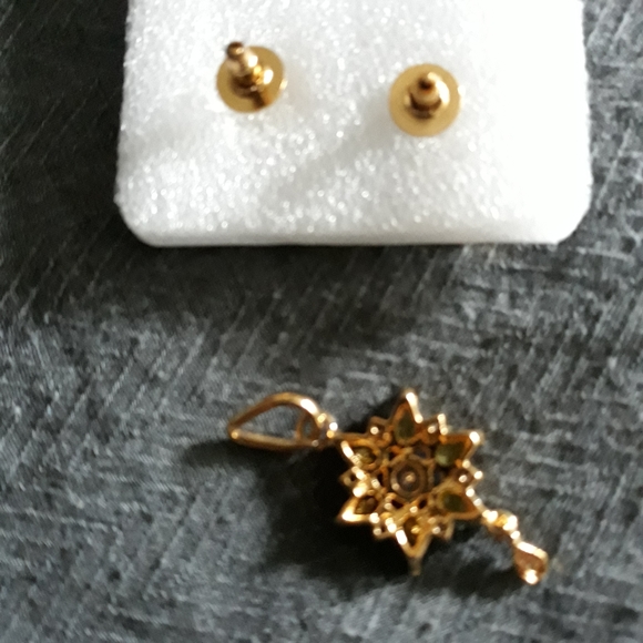 Pendent, and earrings. - Picture 4 of 5